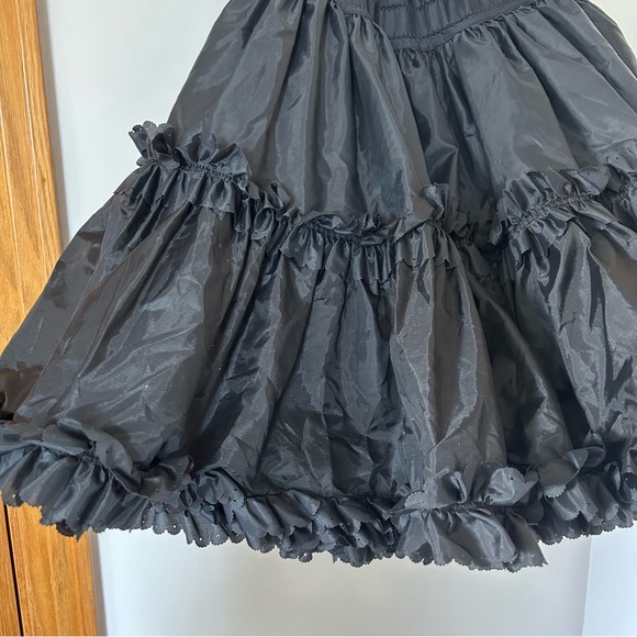 Vintage Petticoat Black Ruffled Tapemeasure brand not crinoline - Picture 3 of 7
